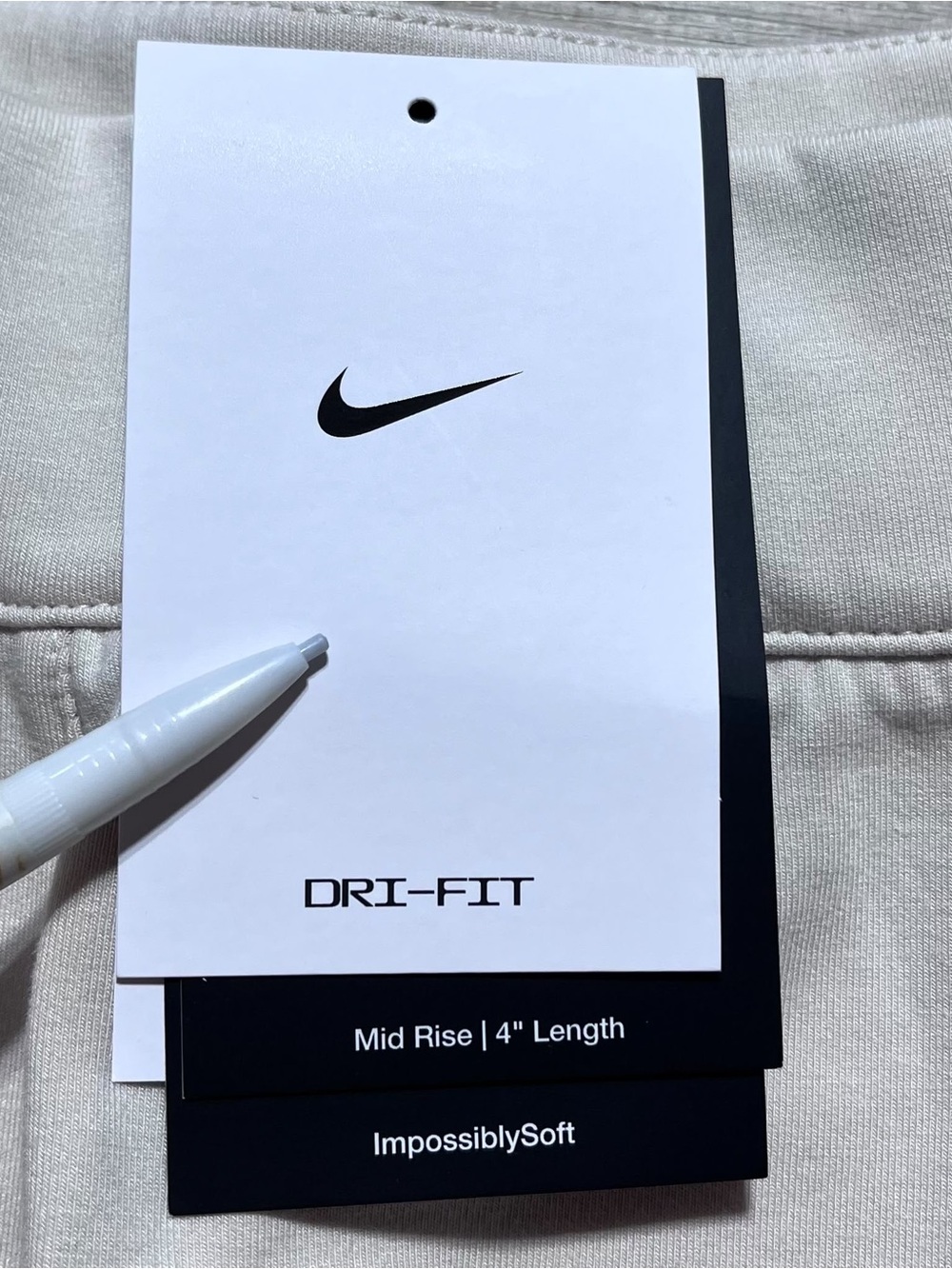Nike Womens 24.7 Impossiblysoft Mid-Rise Loose 4” Shorts Size XL Light Cream - Picture 8 of 16